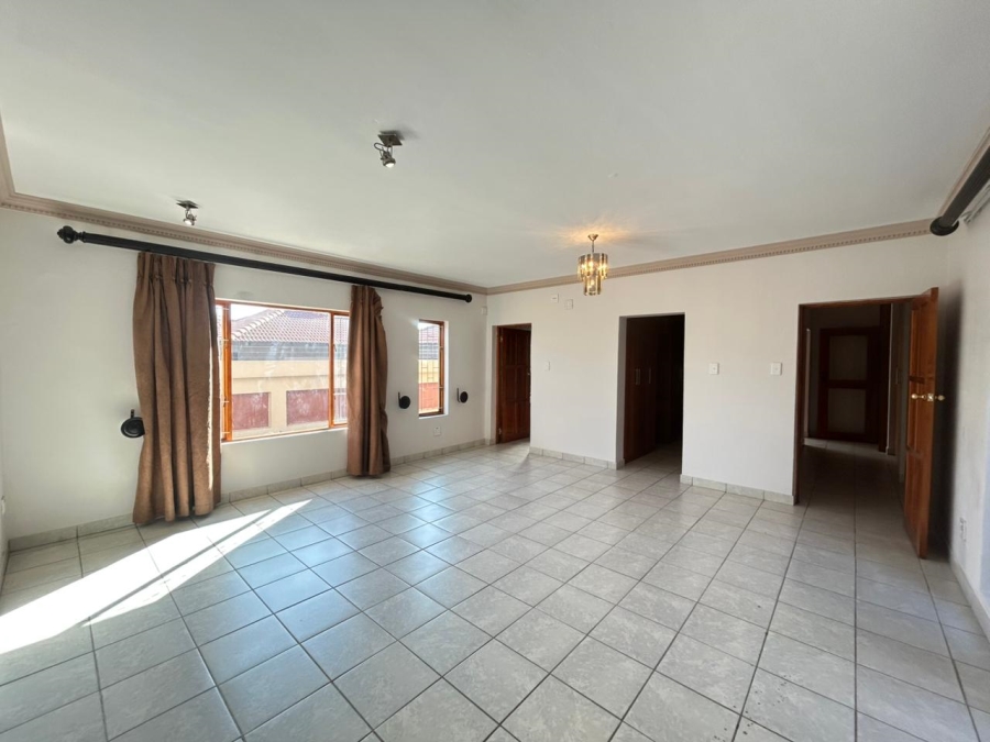 5 Bedroom Property for Sale in Birdwood Estate North West